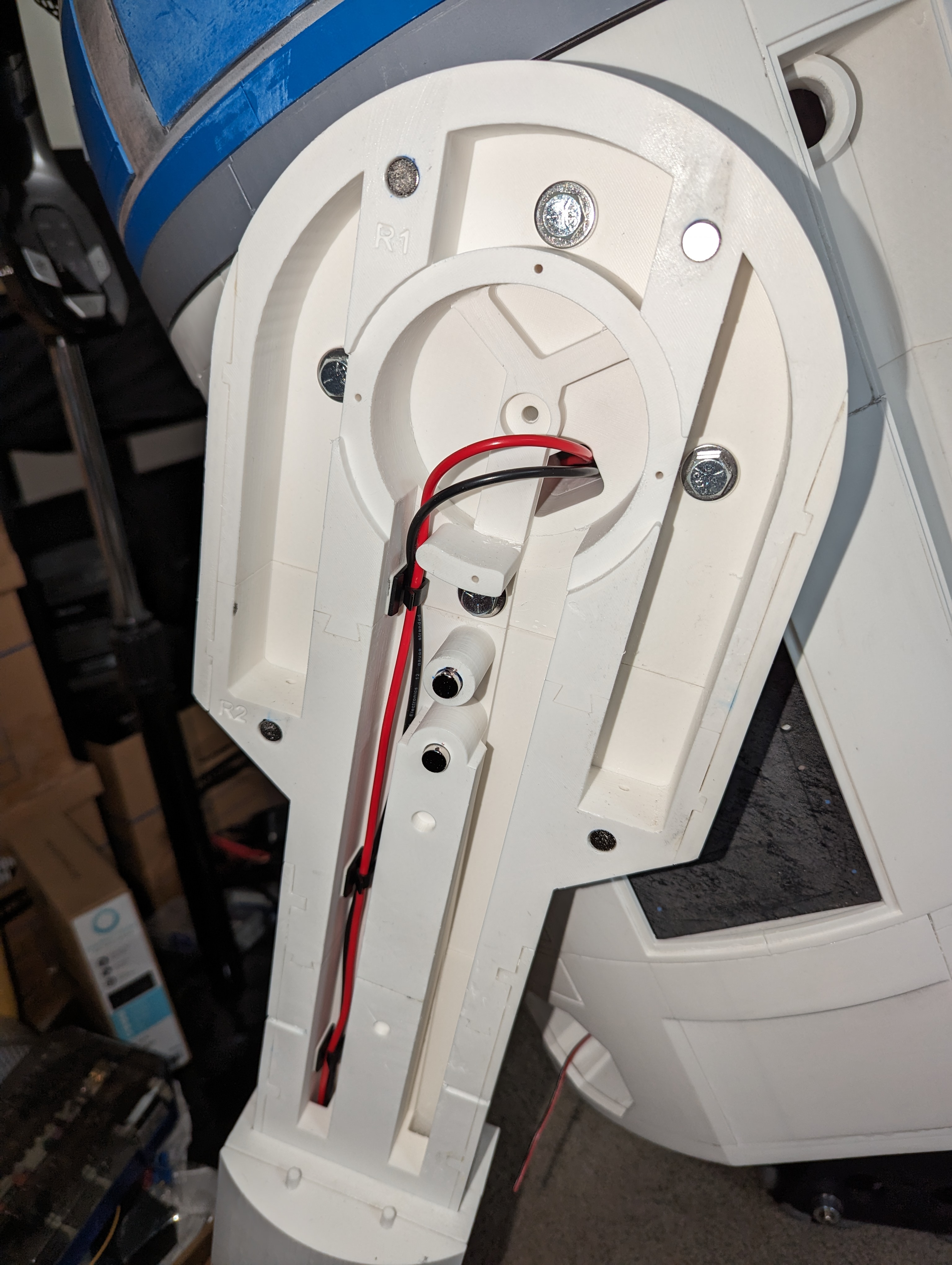 R2-D2 build, view 14