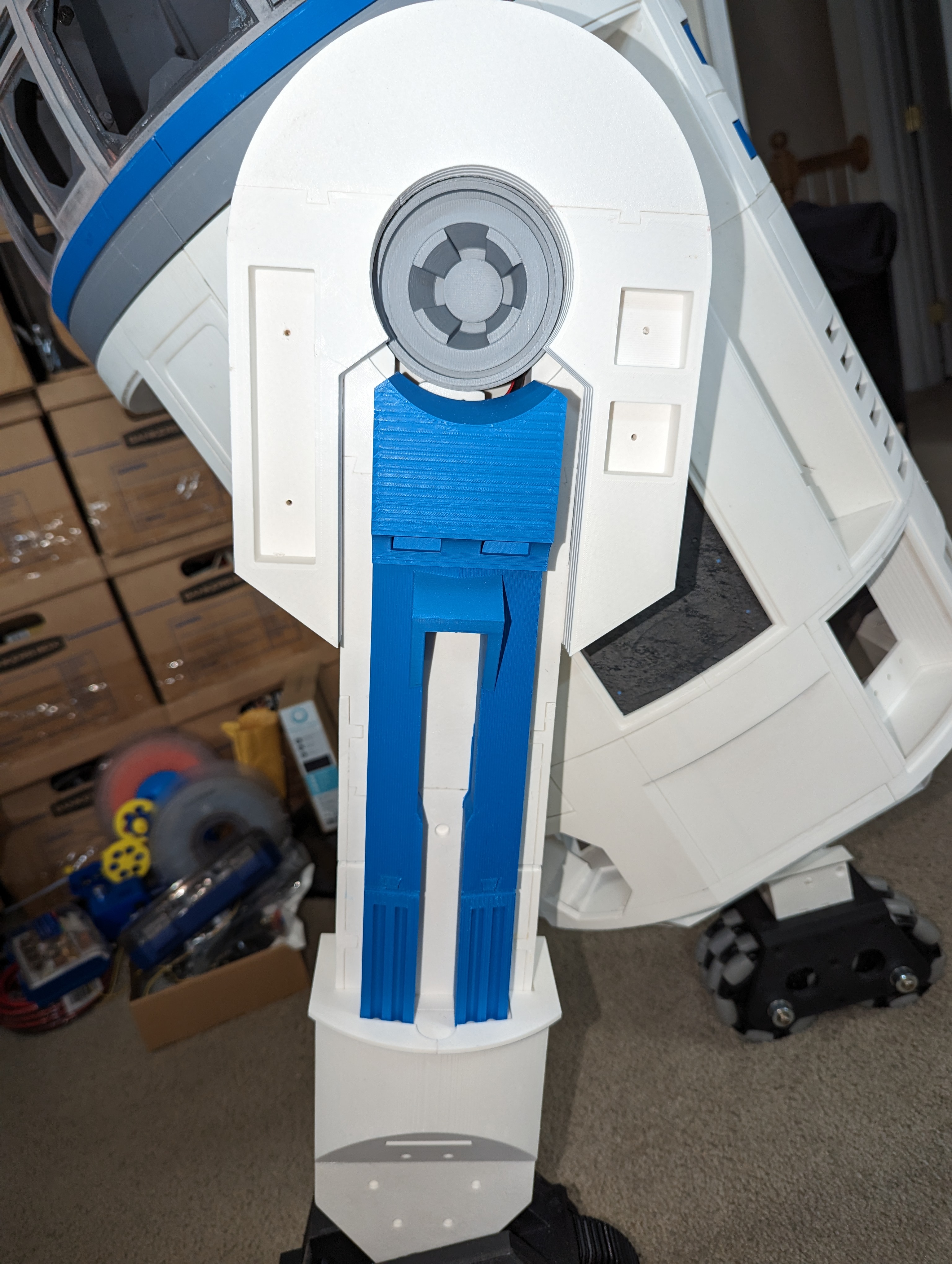 R2-D2 build, view 16